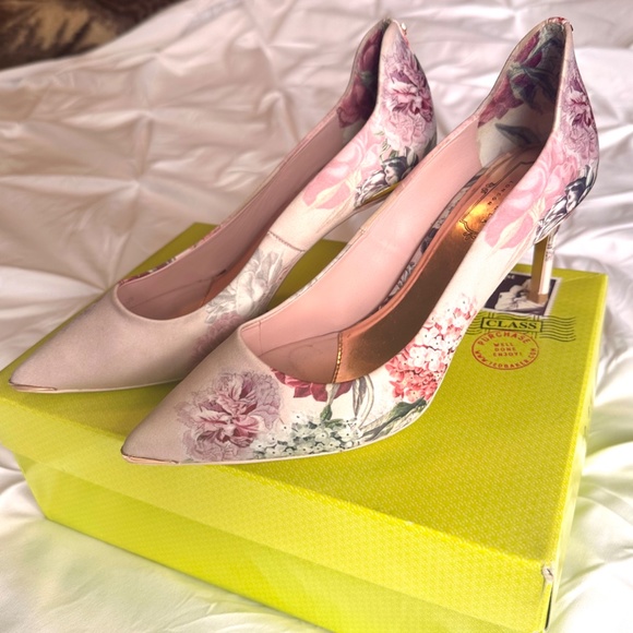 Ted Baker Pink Satin with Rose Gold Accents Stiletto Heels - Picture 1 of 16